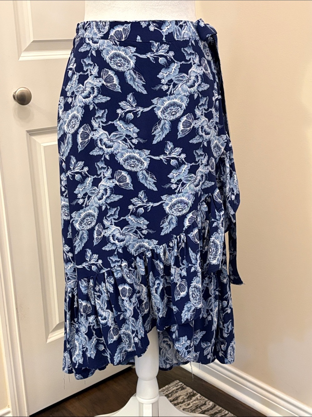 Nicole Miller Floral Wrap Skirt Medium - Ruffles - high-low